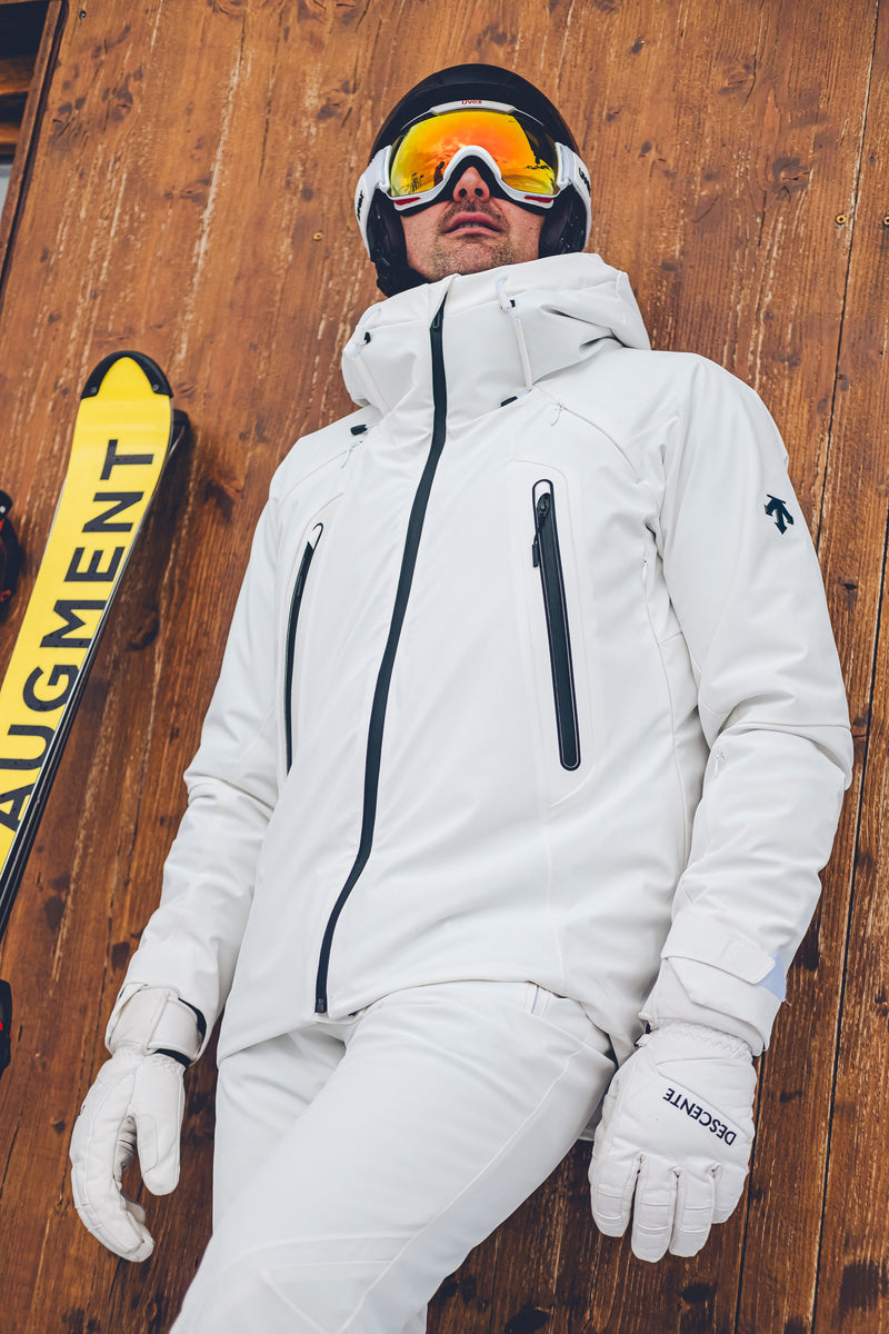 正美品DESCENTE ホワイト スキーウェアダウン 正美品DESCENTE ホワイト スキーウェアダウン
