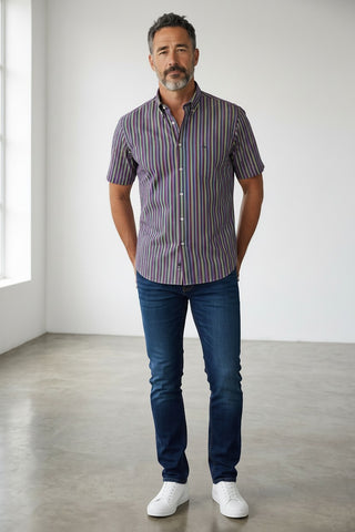 Chemise à rayures Paul & Shark pour homme en coton, coupe régulière, portée par un mannequin dans un studio.