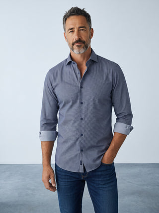 Homme portant une chemise marine à motifs Emanuel Berg en maille extensible, coupe moderne, Le Capitaine D'a Bord