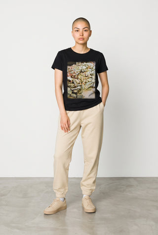 T-shirt noir pour femme Le Capitaine D'a Bord avec un patch graphique Bling Bling en soie sur le devant