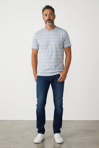 T-shirt rayé bleu clair en coton double mercerisé Paul & Shark porté par un homme, chez Le Capitaine D'a Bord